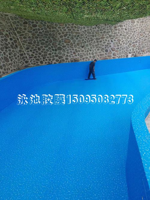 馬上入冬室外泳池膠膜場(chǎng)地應(yīng)如何維護(hù)